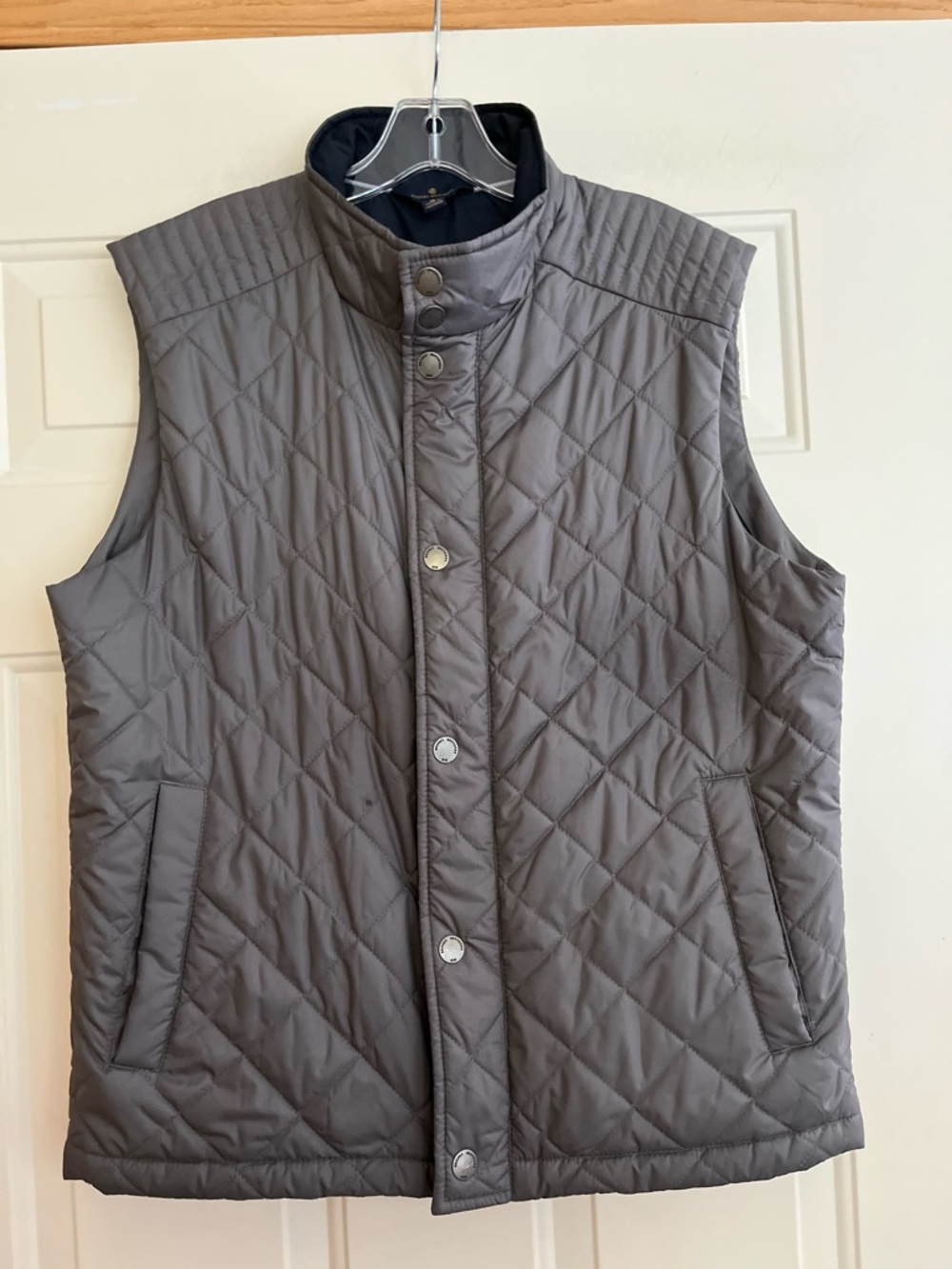 Men’s Brooks Brothers Diamond quilted gray full zipper vest. Size medium